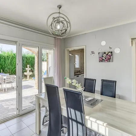 Casa 3 Con Piscina Hébergement de vacances L' Escala
