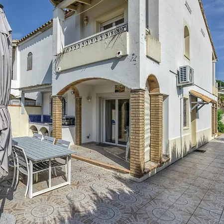 Casa 3 Con Piscina Hébergement de vacances *